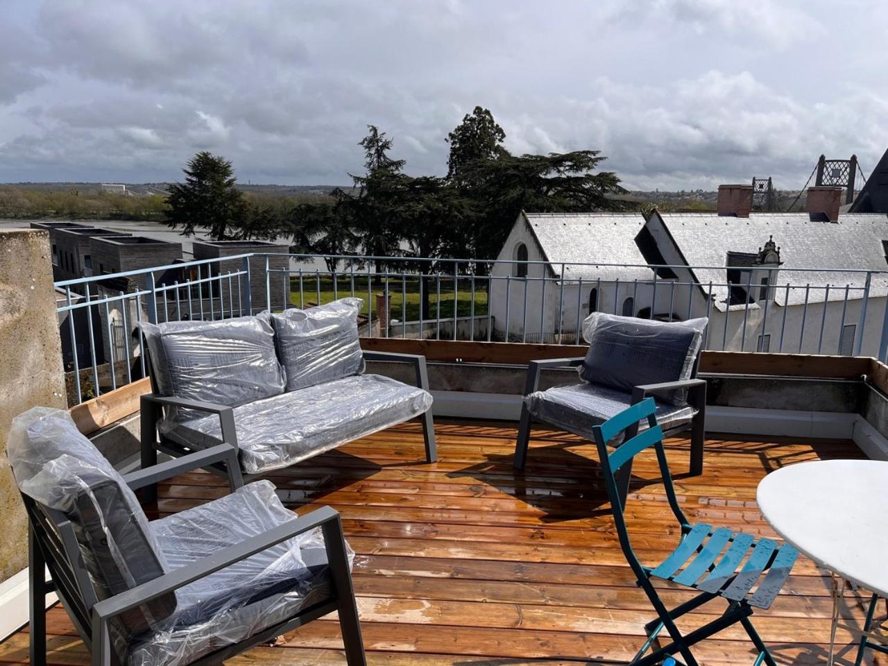 Grand Gite Terrasse Vue Loire Et Chateau D'昂斯尼 外观 照片